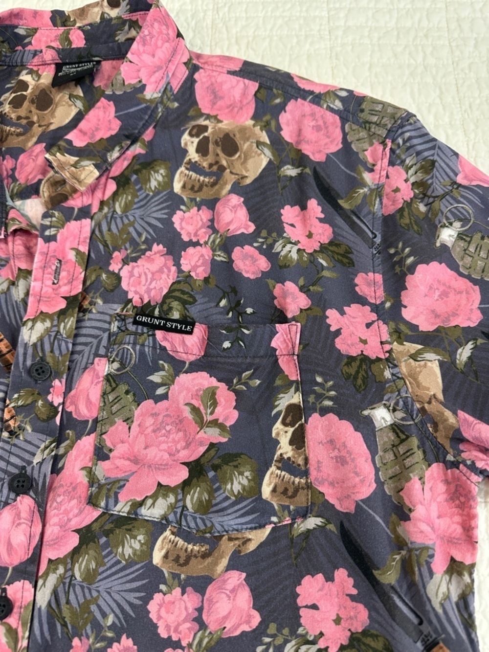Grunt Button Up Hawaiian Style Medium Skull Grenade Knife EUC - Picture 3 of 6